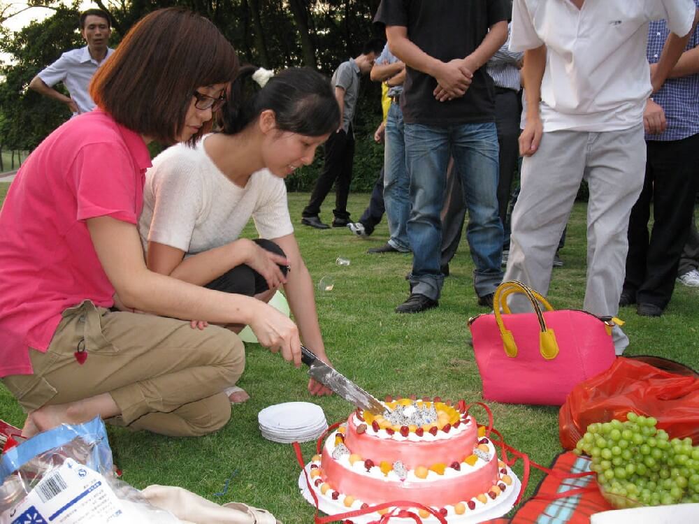 东莞运营中心举办3月份员工生日会