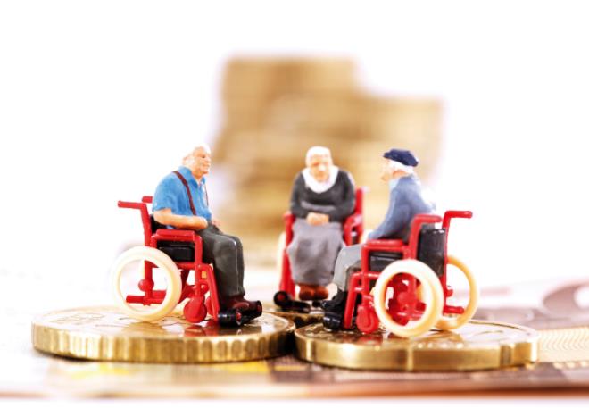 缴纳社保15年和30年的人，退休待遇有多大区别？